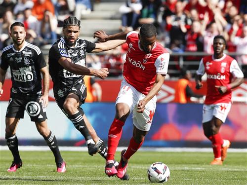 Hall vs Brestois match