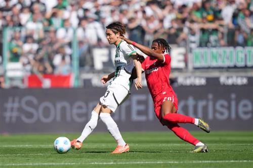 B. Monchengladbach vs SC Freiburg