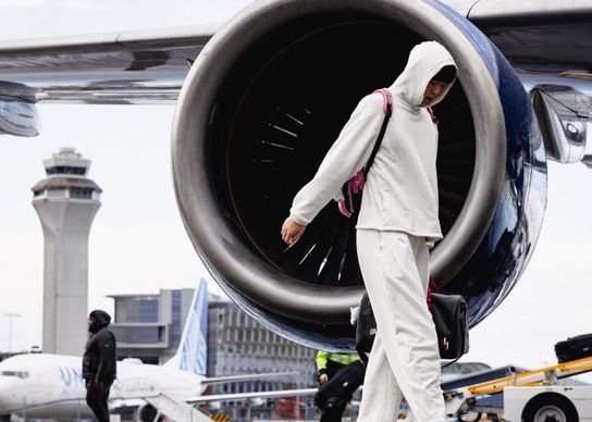 Let’s head to the visiting team’s field! Trail Blazers official social media posted photos, Yang Hansen appeared in the photo