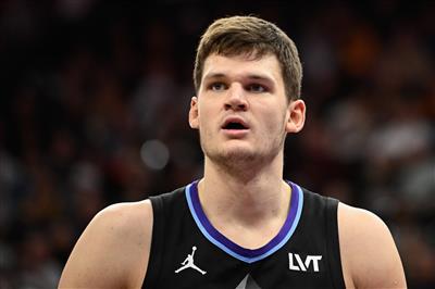 Suffering a brutal dunk! Kessler came on the court and scored 3 points, 9 rebounds, 6 errors and 4 violations in 29 minutes.