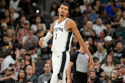 Bunyama had 29 points, 11 rebounds and 9 blocks, but had a plus-minus of -12 and left the game with six fouls.