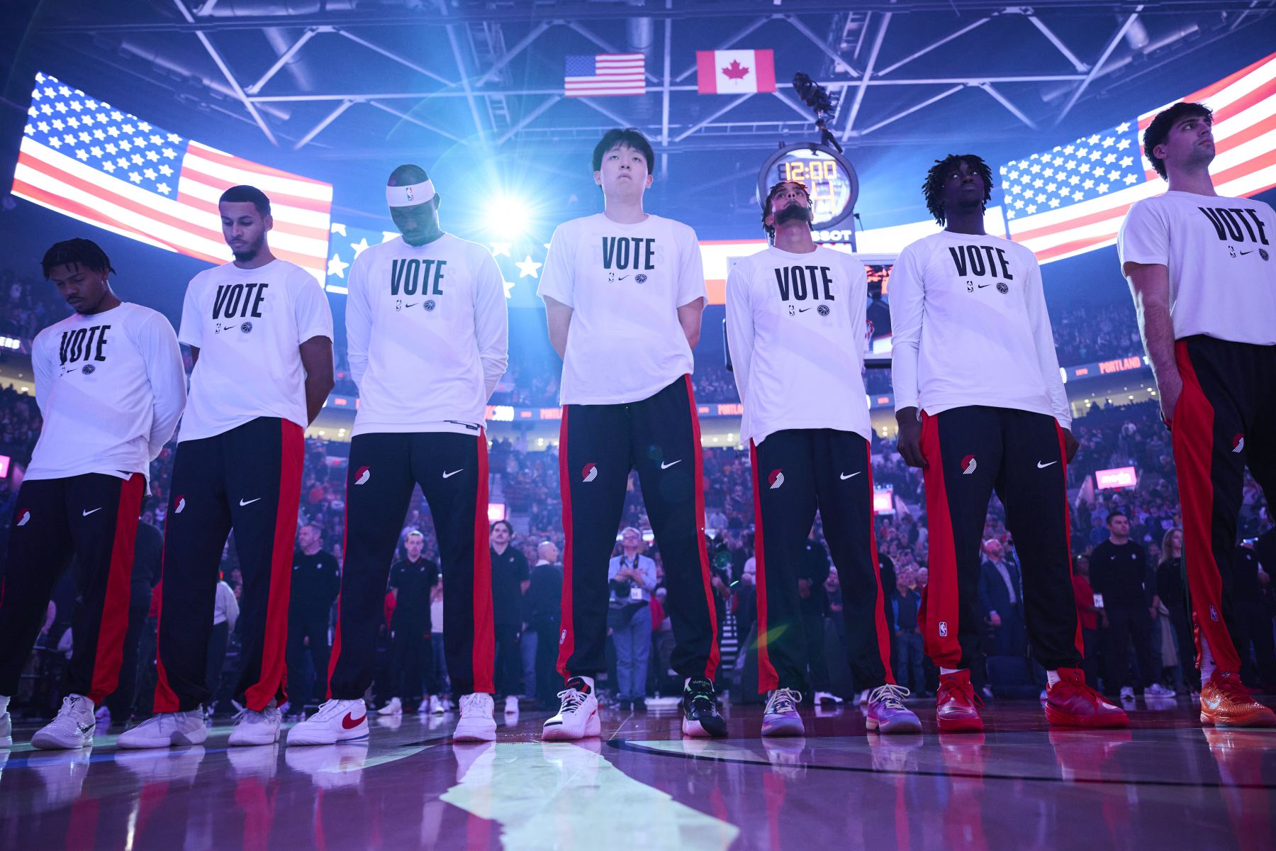 He scored 22 points in the first quarter to complete a shocking reversal! Use one word to evaluate the Trail Blazers' performance today.