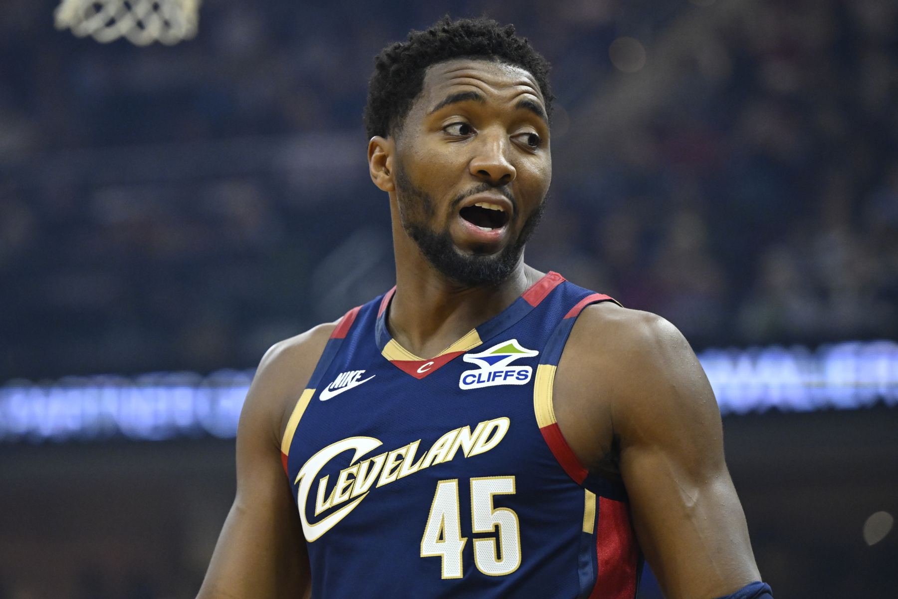 Mitchell's 40 points and 5 three-point field goals increased to 13 games, surpassing LeBron to become the first in Cavaliers history.