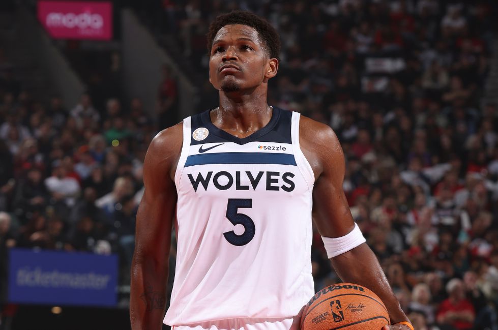 Edwards returned to the court and scored 15 points, 5 assists and 3 errors in the first game, with a team-low plus-minus of -25.