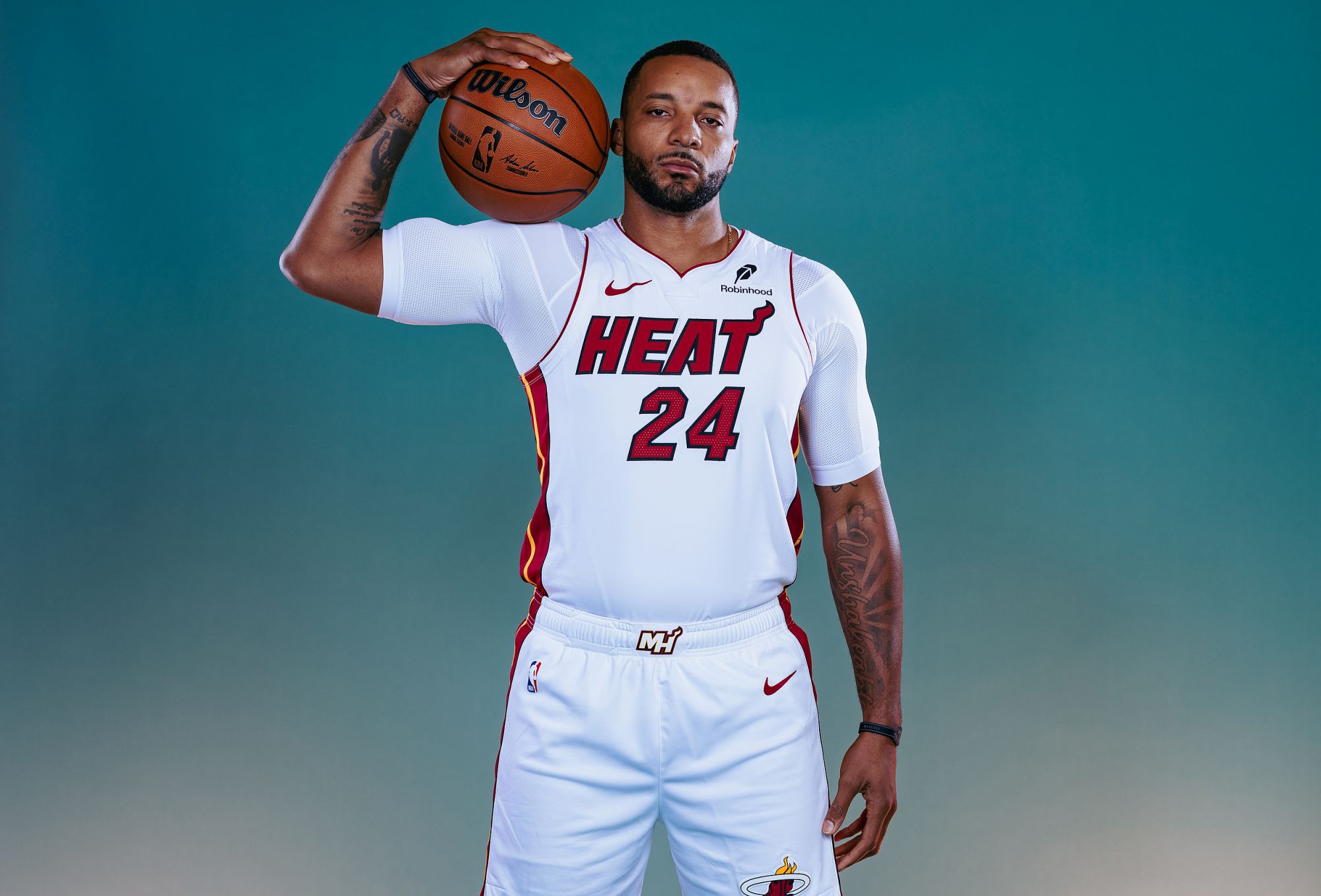 The feeling of controlling the ball is hot! Powell scored 14 points in a single quarter with a 100% shooting percentage.