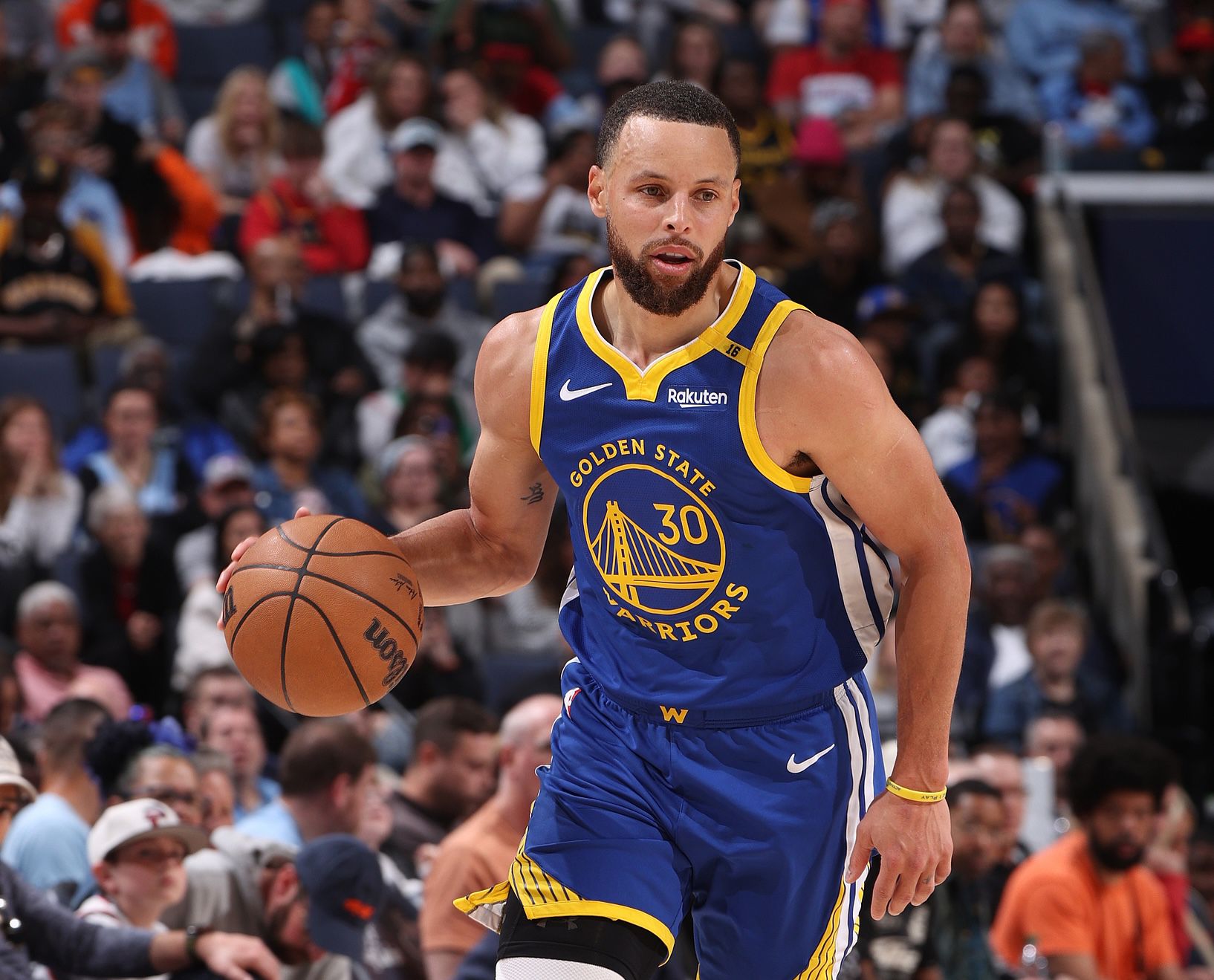 Team reporter: Curry's condition worsened last night and he will not go to Sacramento with the team today