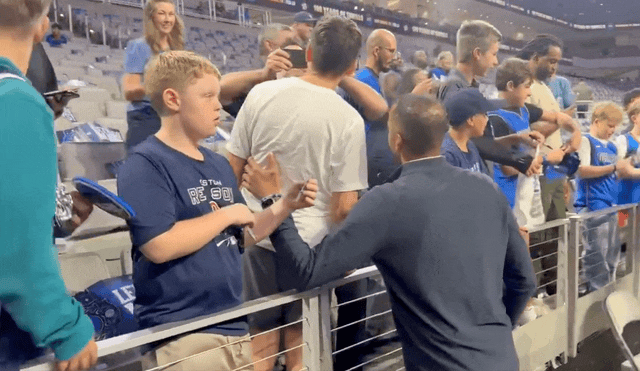 Harrison signed autographs and took photos for Mavericks fans, deliberately skipping fans wearing Doncic uniforms