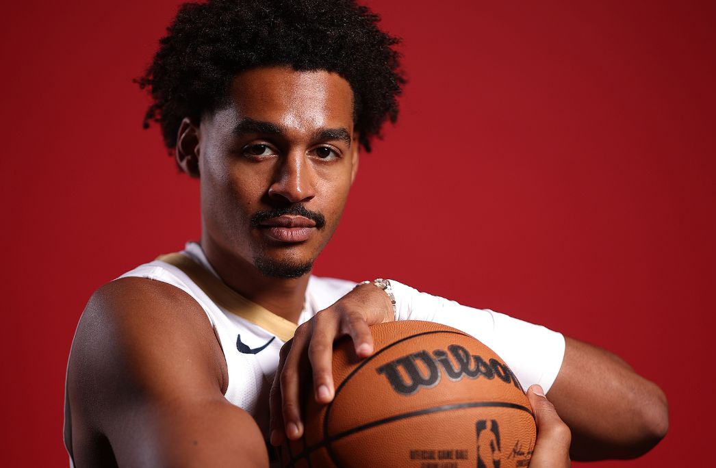 Quinn scored 12 points in the fourth quarter, while Poole scored 2 points in the second half with only assists from teammates.