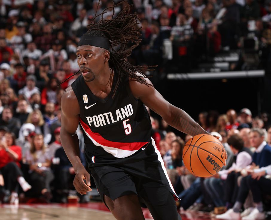 Holiday had 13 points and 5 assists in the third quarter, and the Trail Blazers scored 38 points in a single quarter and reversed the game with 10 points.