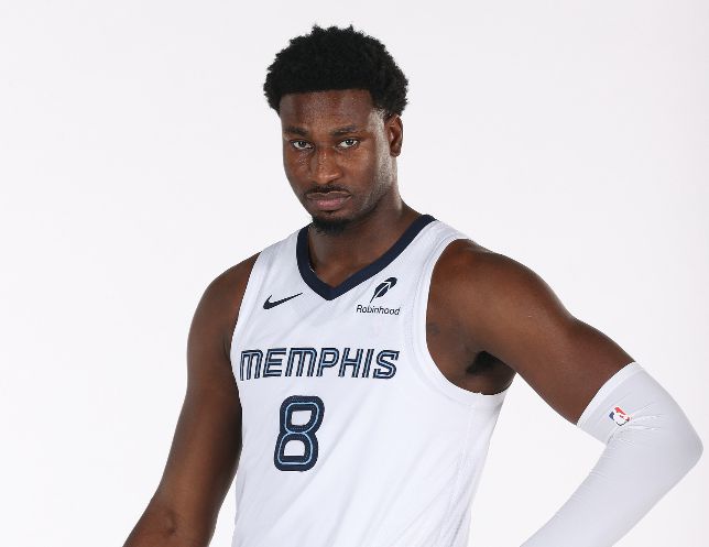 The Grizzlies made 4 of 23 three-pointers in the half, scoring only 46 points and the Green Army's 21 points.