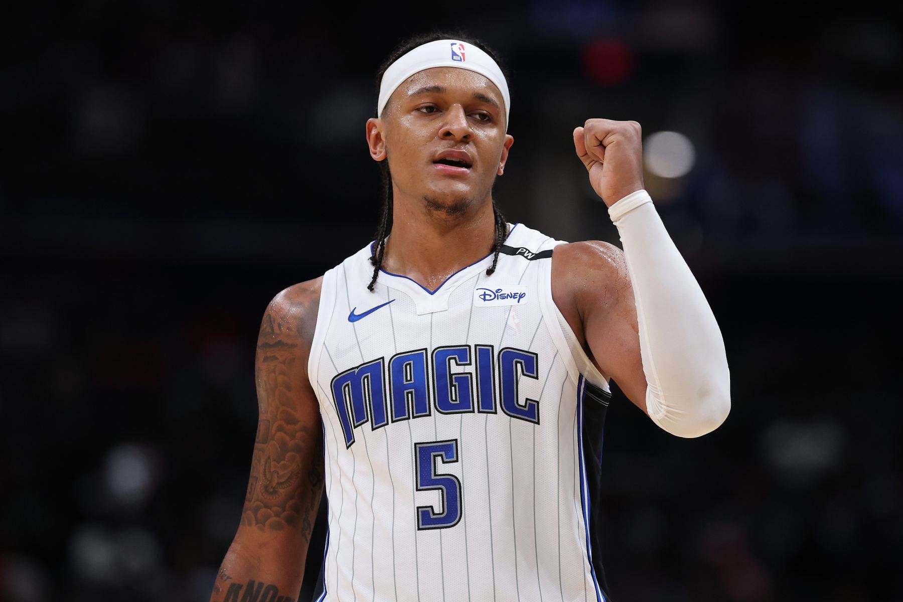 Magic official: Banqueiro will not return tonight against New York due to left groin strain