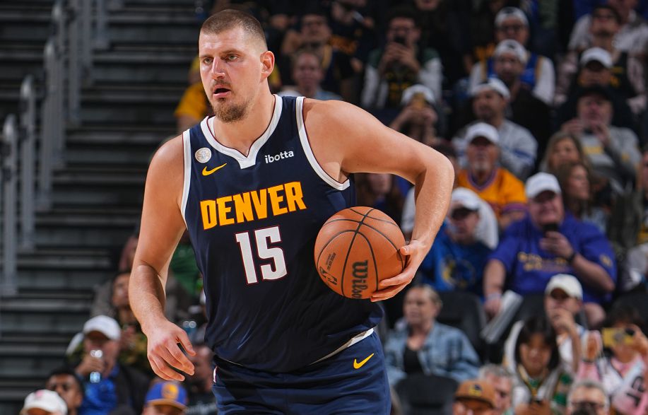 Divine accuracy! Jokic scored 19 points, 9 of 10 in the half, 7 rebounds and 4 assists.