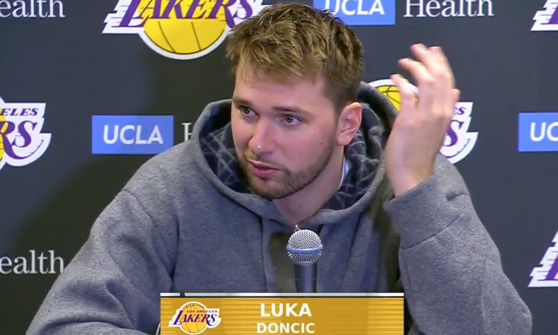 Doncic: I was very quiet when I first came to the Lakers. Now I often joke with everyone and exchange insults.