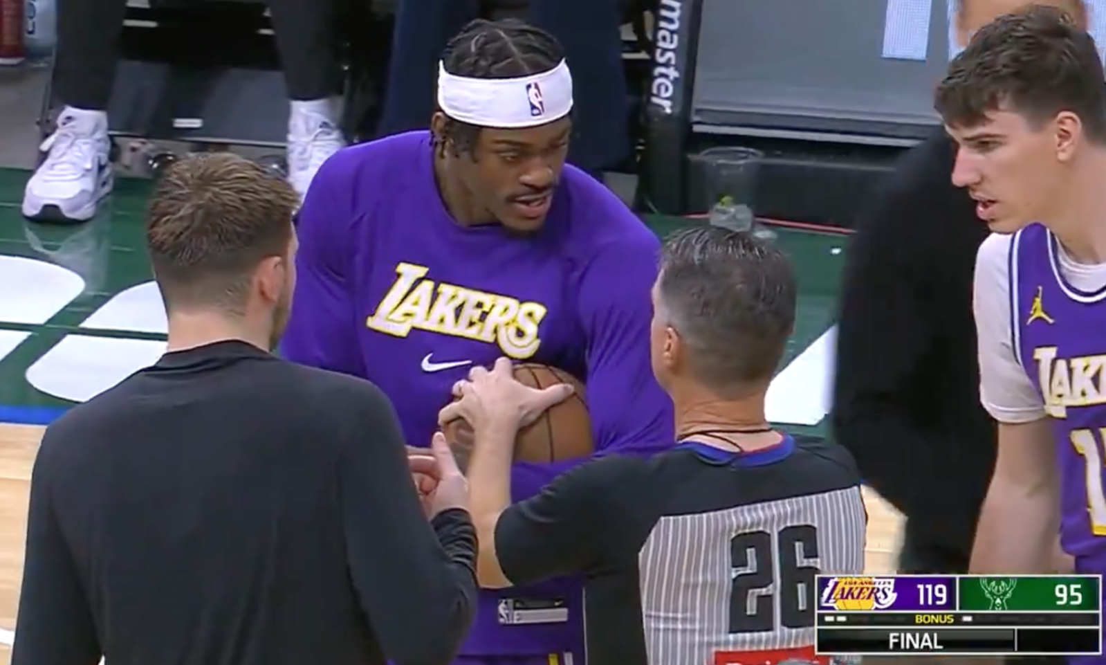 New Lakers player Tierro made his career debut, and Antetokounmpo learned about it and took the initiative to deliver the ball