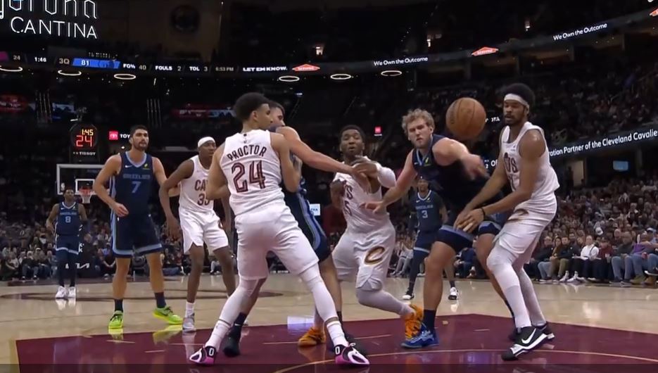 Get back some sense of ball control! Mitchell scored 0 points in the second quarter & 6 points in the third quarter