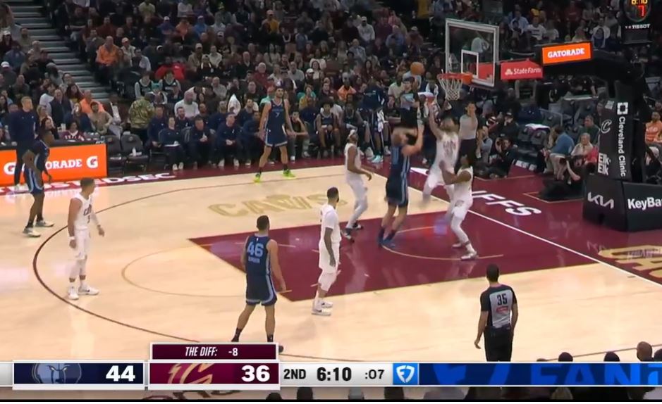 Three Cavaliers scored in double figures at halftime, Allen scored 10 points, 5 rebounds & still followed the movement with 7 points