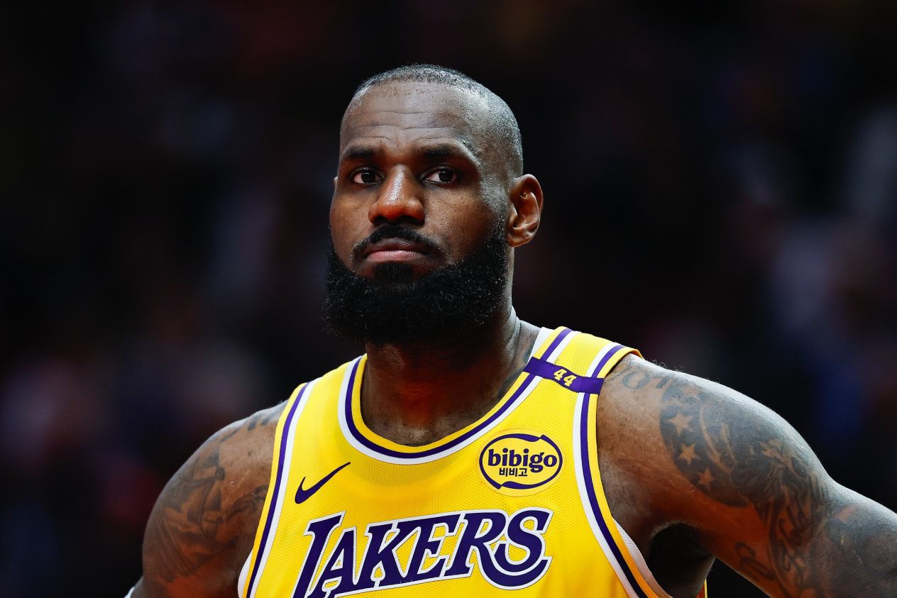 Wade: The James-less lineup allows the Lakers to see the future, but it would be too hasty to say they don’t need him now