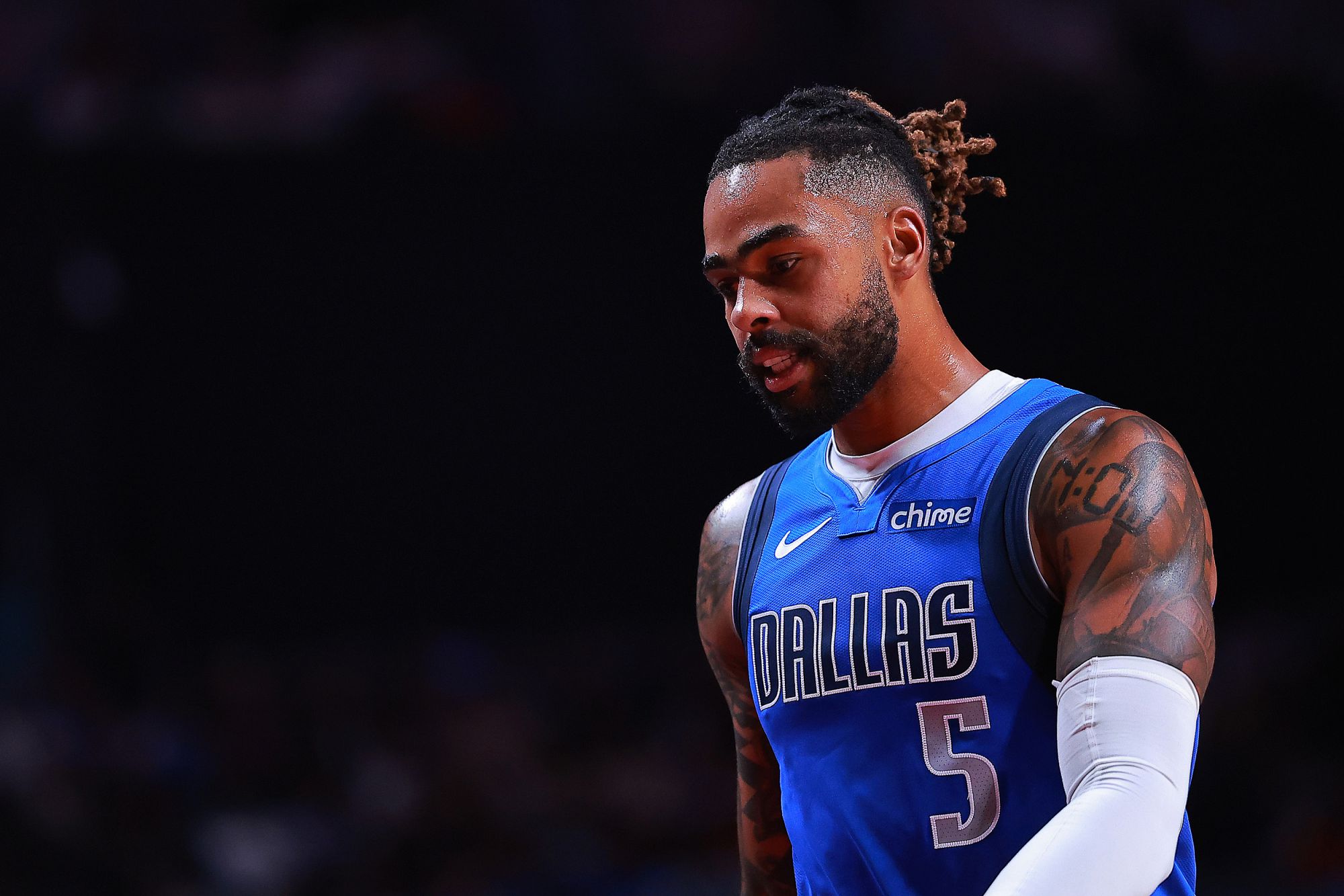 It’s time to stretch your hips during the decisive battle! Russell scored 28 points on 11-of-24 shooting, 6 rebounds and 5 assists.