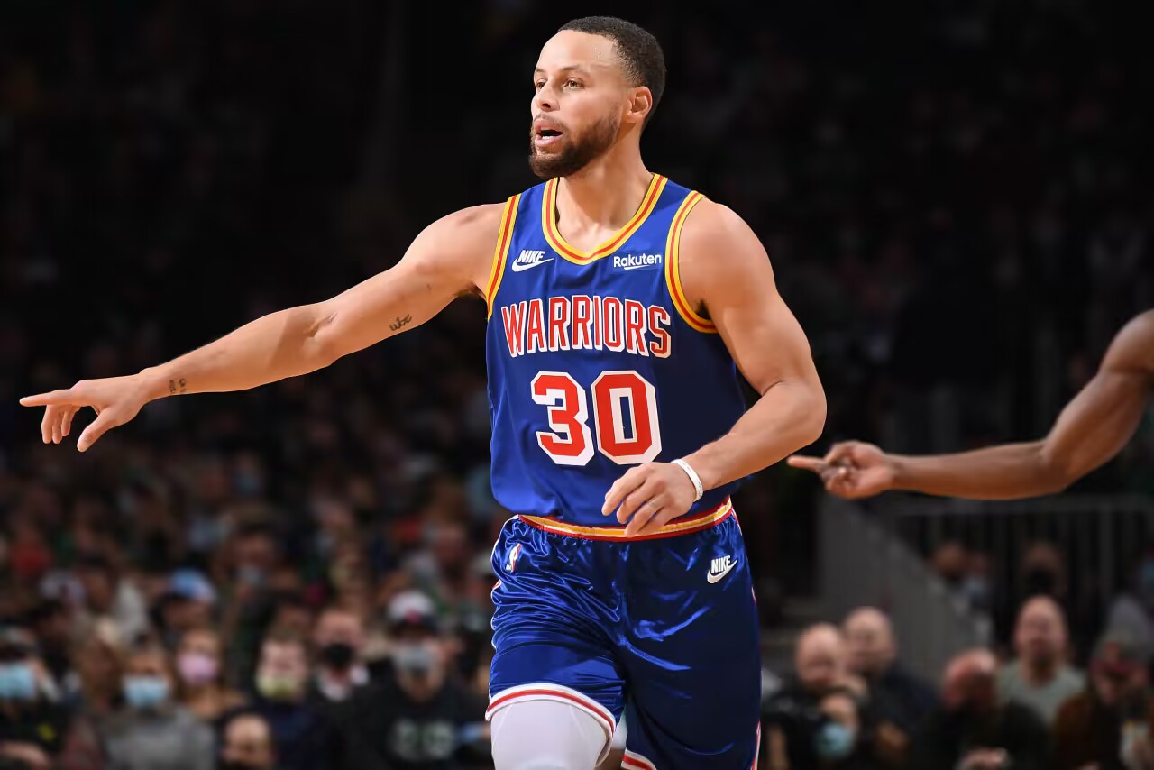 Big explosion! Curry scored 17 points on 4-of-8 three-pointers in the third quarter.