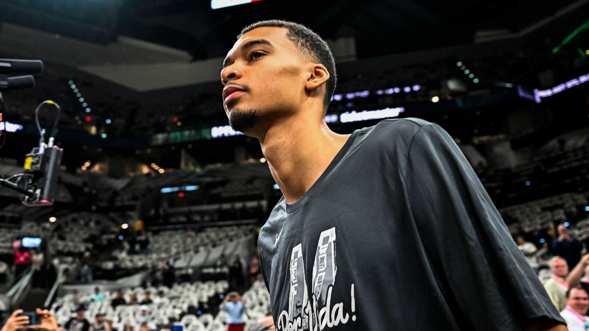 Wenbanyama scored 10 points and grabbed 1 rebound in the half, setting a new low in rebounds for the first half of the season.