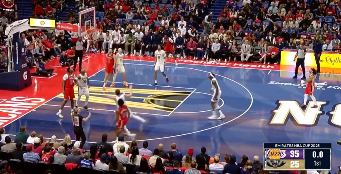 Murphy's three-pointer at the buzzer timed out and he scored 13 points in the first quarter.