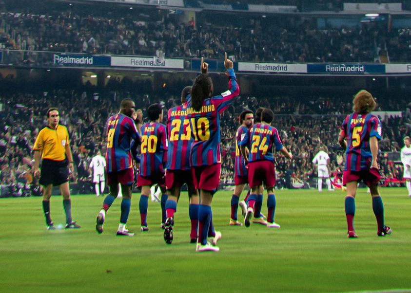 Ronaldinho's social media posts photos of his victory at the Bernabeu 20 years ago to warm up the El Clasico