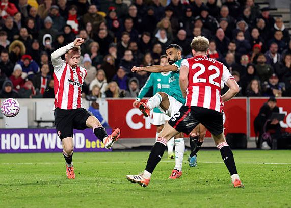 Salah vs. Bees statistics: 4 shots, 2 goals, 1 goal, 1 key pass, 3 errors