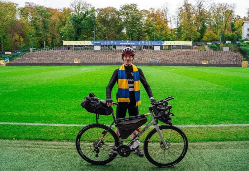 A San Giros fan rode 1,570 kilometers in 10 days to watch the Champions League away match against Atletico Madrid