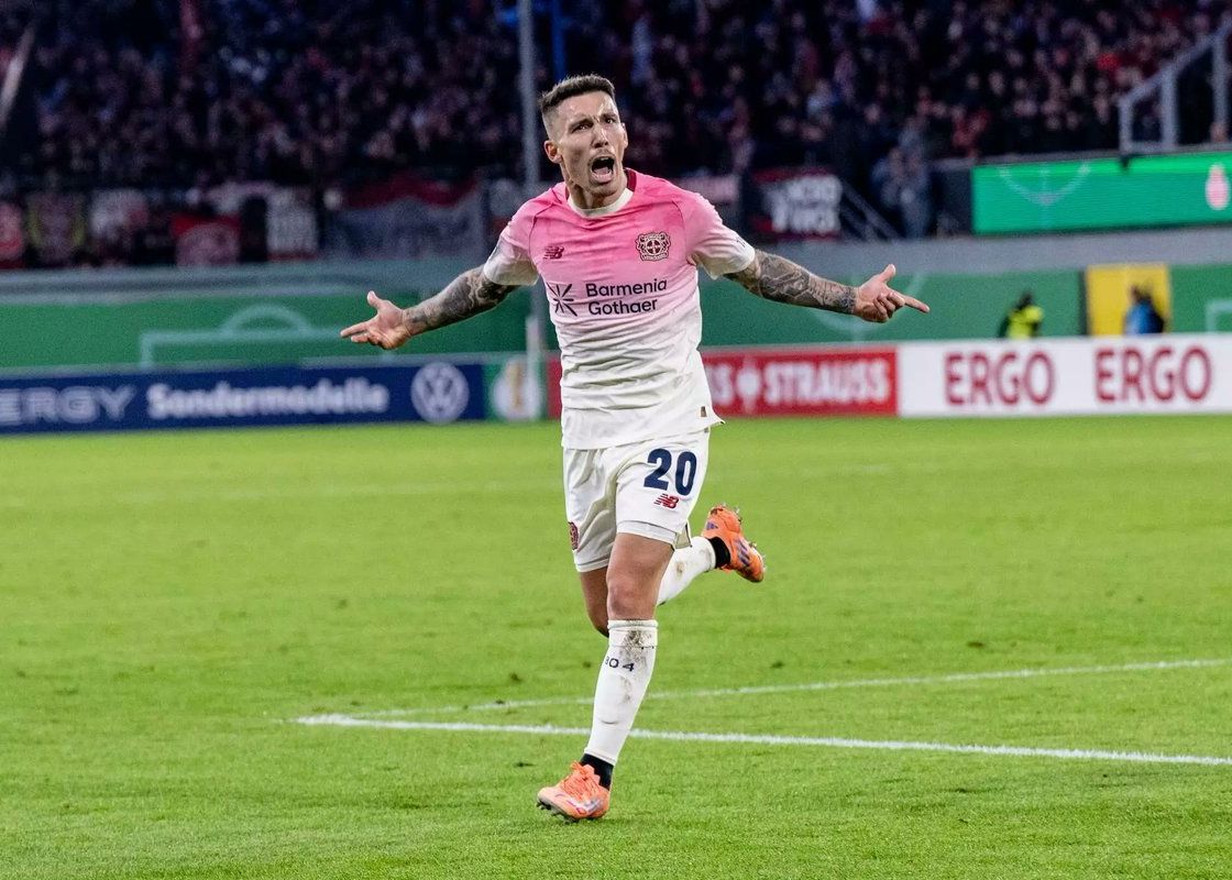 Kickers: Bayern Munich are monitoring Grimaldo situation closely