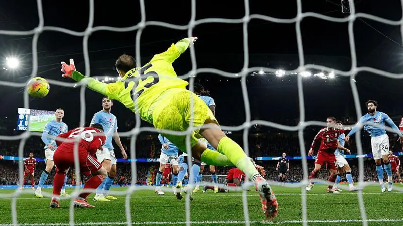 The referee's supervisor said that Van Dijk's goal was invalid: the referee subjectively believed that Robertson's interference was not inappropriate.