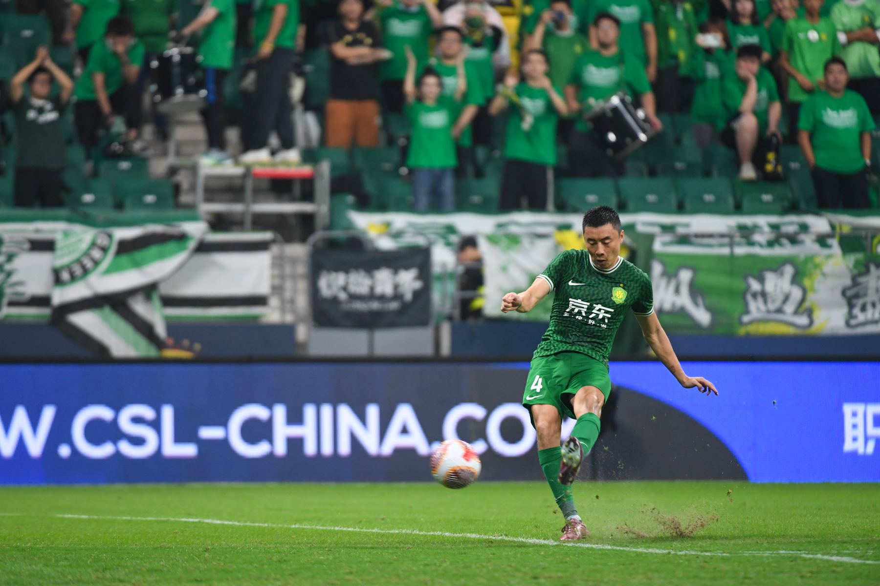 Beijing Media: The Guoan team played a friendly match with the Tianjin Tigers on the 14th, and Li Lei did not participate in today’s practice