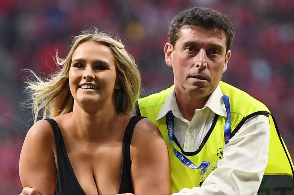 British media: The streaking girl in the 2019 Champions League final has now become a pilot