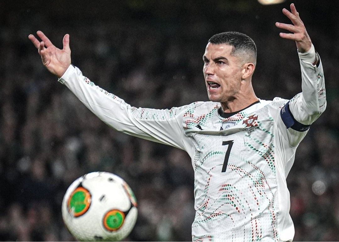 🟥Distribution of Cristiano Ronaldo’s 13 sending off cards so far: Real Madrid has 6 the most and Manchester United has 4